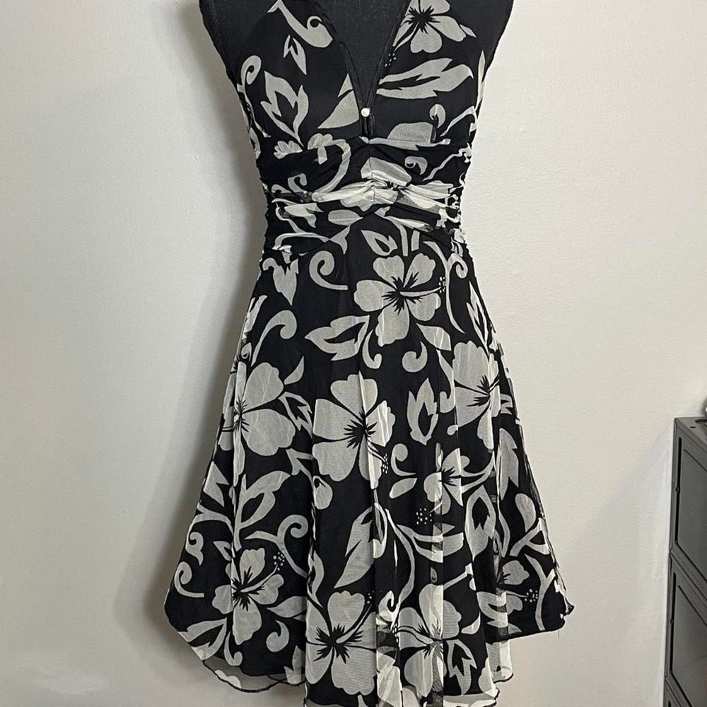 Y2K City Triangles white & black floral dress with tie neckline and ruched waist